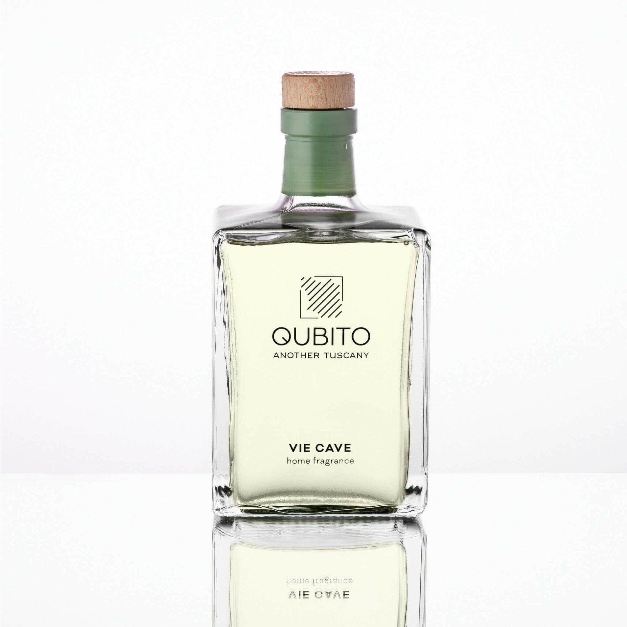 Qubito Vie Cave home fragrance bottle with green cap and wooden stopper, showcasing premium packaging.